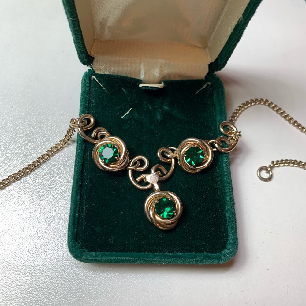 Women necklace and earring set